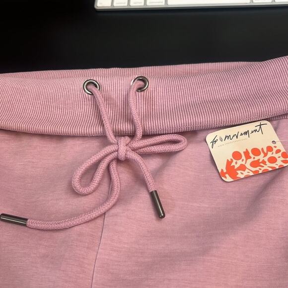 🆕FP Movement Limitless Shorts Faded Mauve SZ L NWOT - Picture 3 of 7